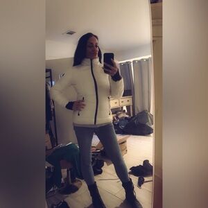 BNWOT ! Nautica winter white coat. Thumb holes &fur trim around neck. Size M